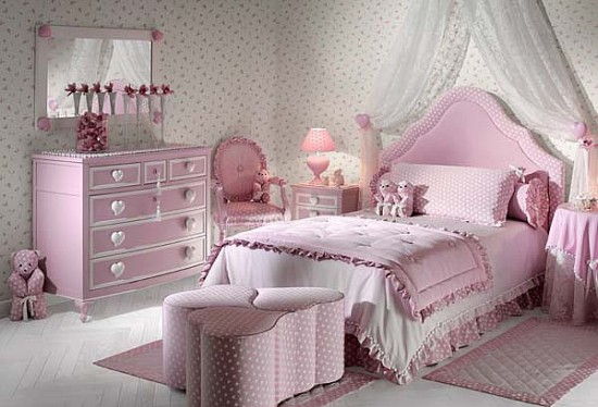 un-dormitorio-de-niña-con-decoracion-romantica