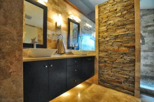 piedraBathroom-Tile-Shower-With-Stone-Wall