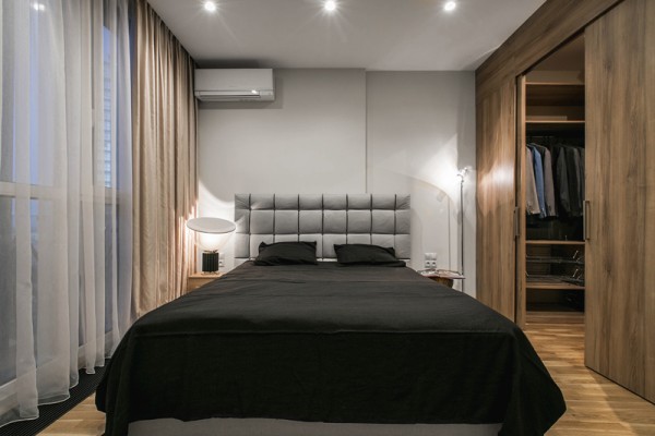 contemporary-apartment-bedroom-walkin-closet